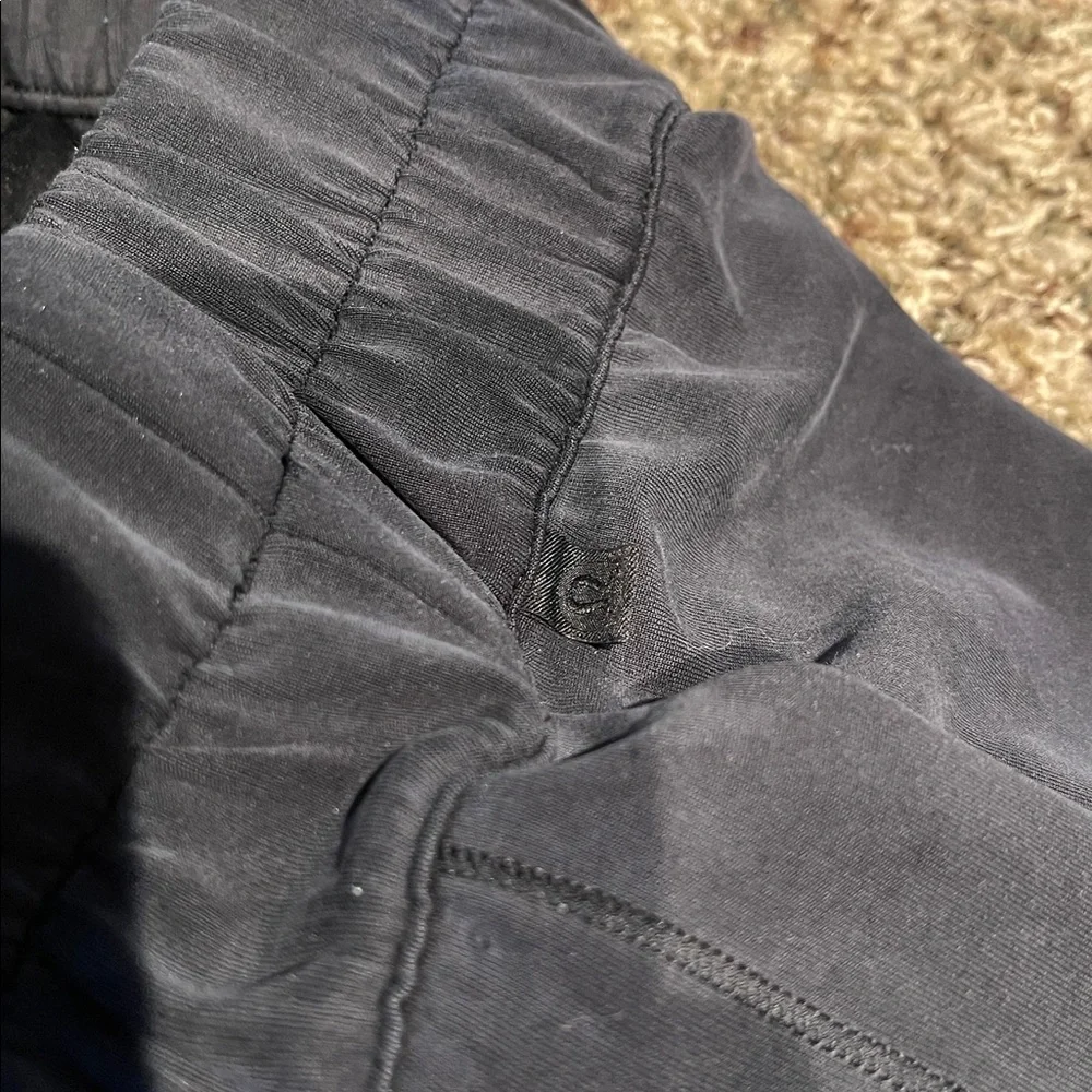 Lululemon Seek Softness Mid Rise Crop Black